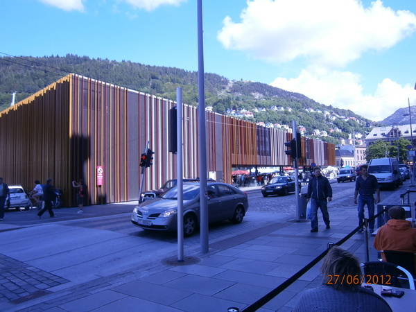 Die neue Touristinfo in Bergen. Ganz schön greislich!