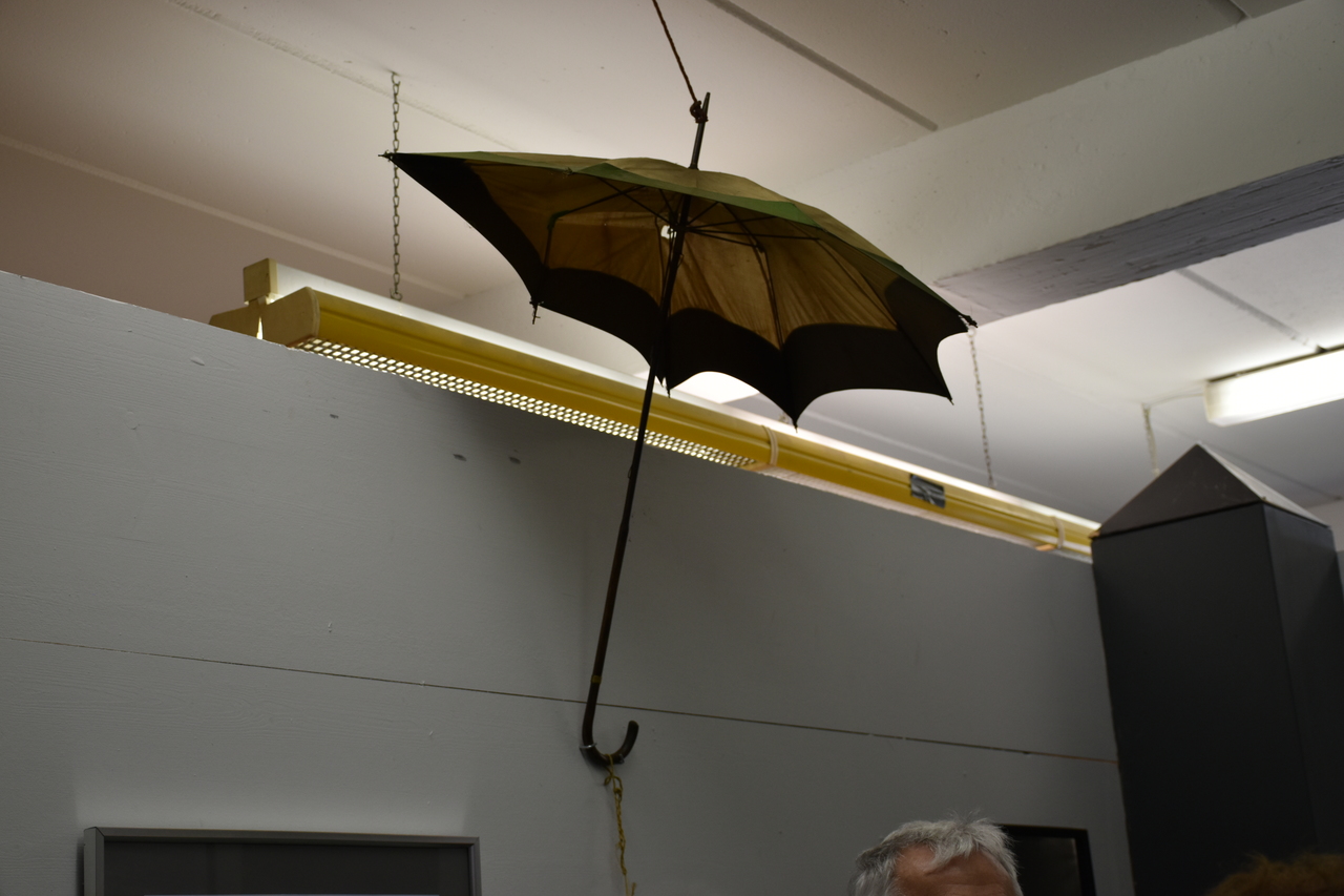 Der als Signalmittel eingesetzte Regenschirm