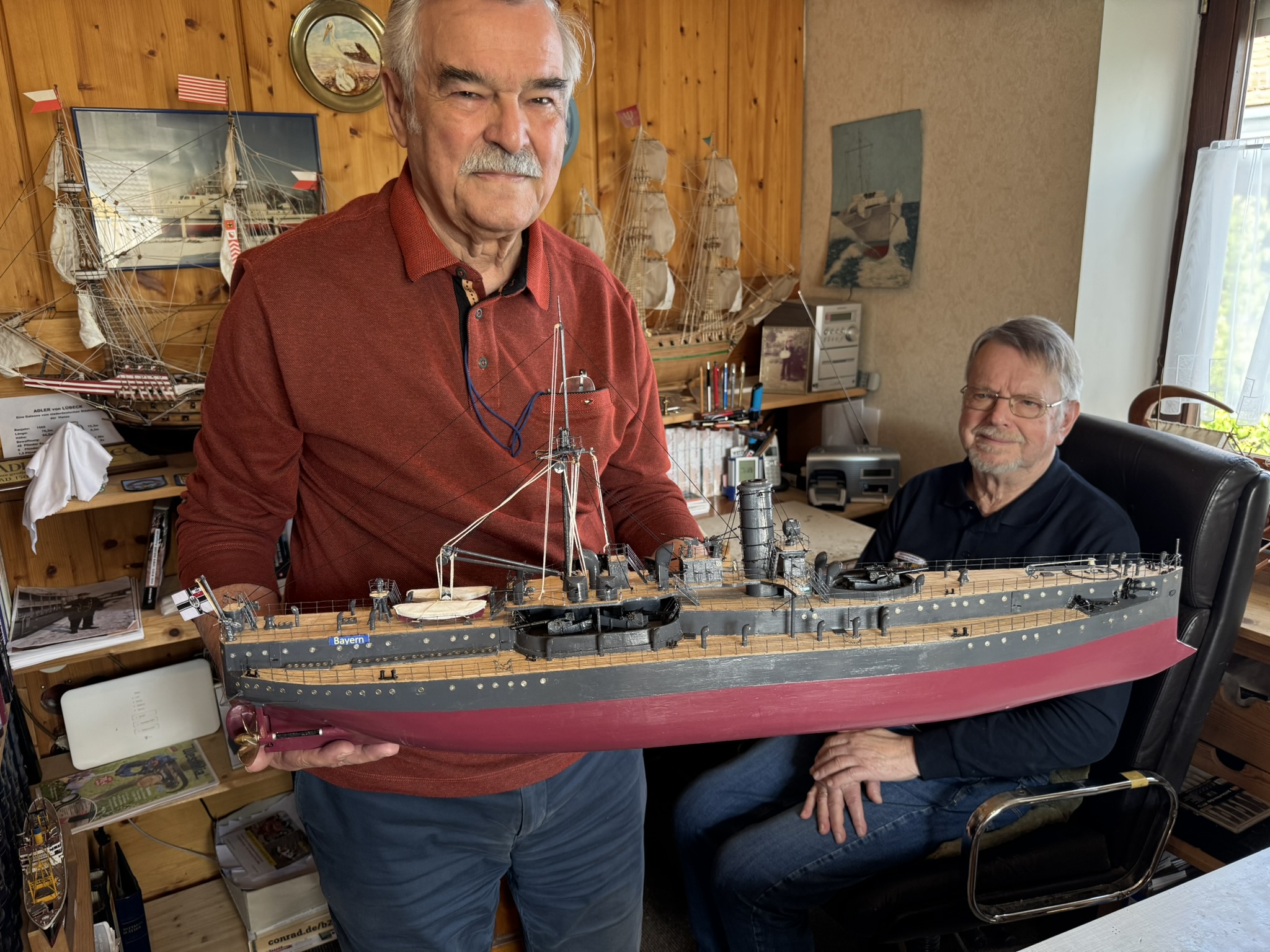 Der Modellbauer mit der Panzerkorvette S.M.S. Bayern
