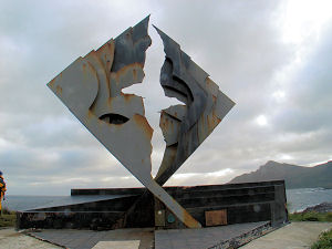 Das Kap-Hoorn Denkmal symbolisiert einen Albatros
